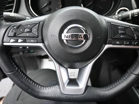 Used 2018 Nissan Rogue SV AWD/4WD image 16