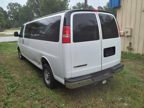 Used 2019 Chevrolet Express 3500 LT w/ LT Preferred Equipment Group RWD image 7