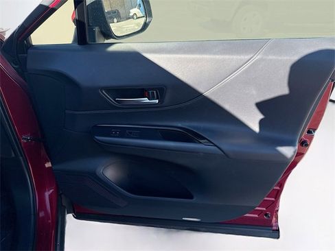 Used 2022 Toyota Venza LE image 33