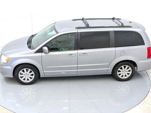 Used 2014 Chrysler Town & Country Touring image 38