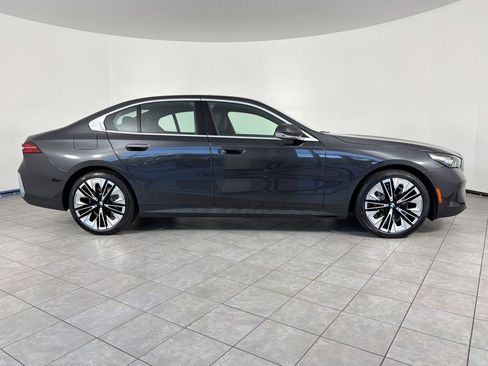 New 2026 BMW 530i RWD image 8
