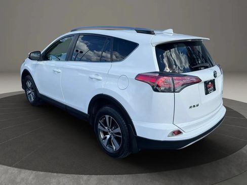 Used 2018 Toyota RAV4 XLE AWD/4WD image 9