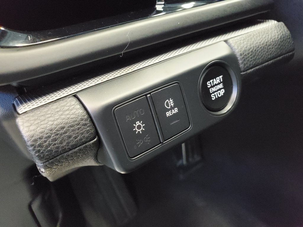 Used 2025 Porsche Panamera 4 AWD/4WD image 22