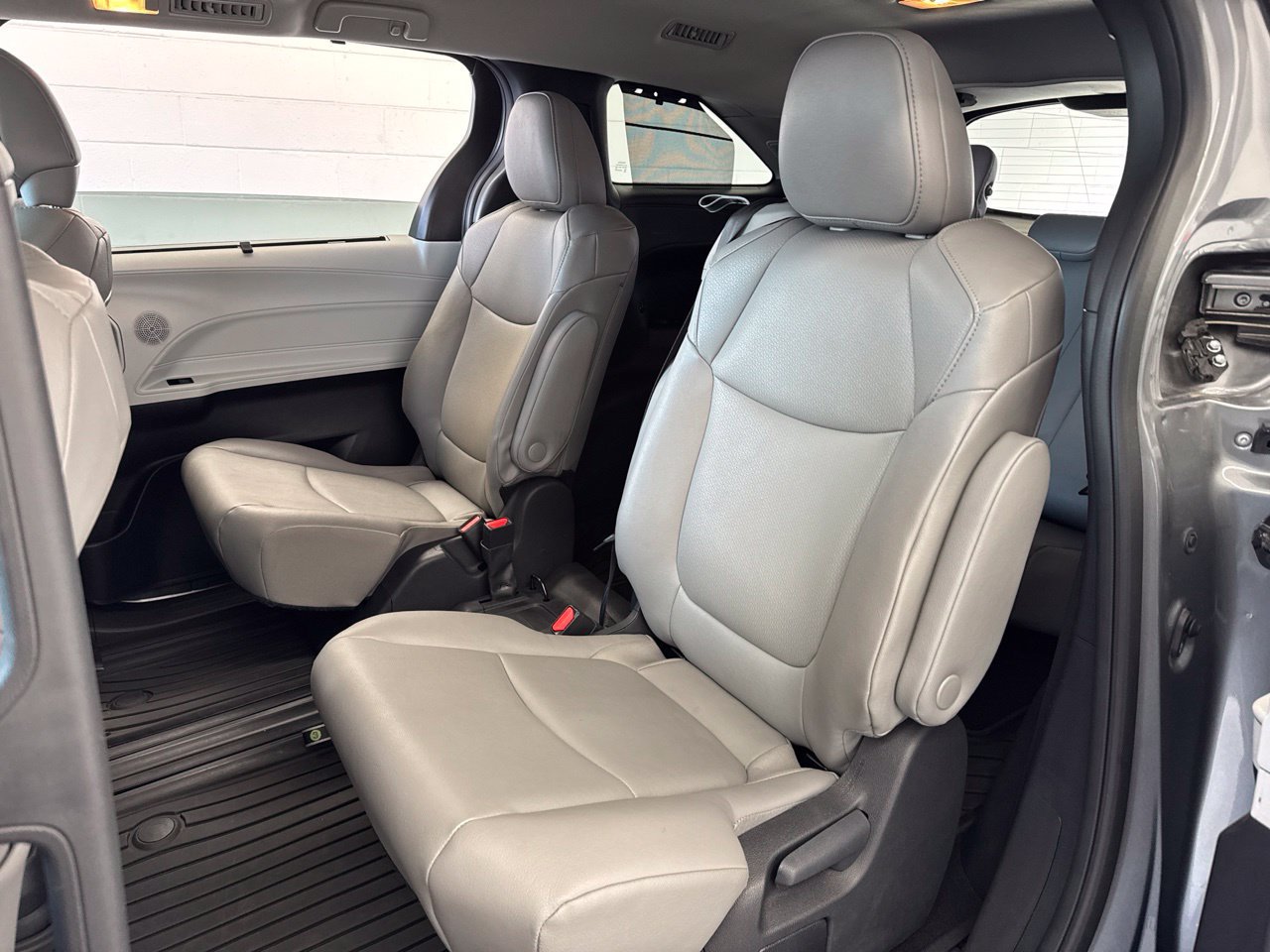 Certified 2026 Toyota Sienna XLE FWD image 41