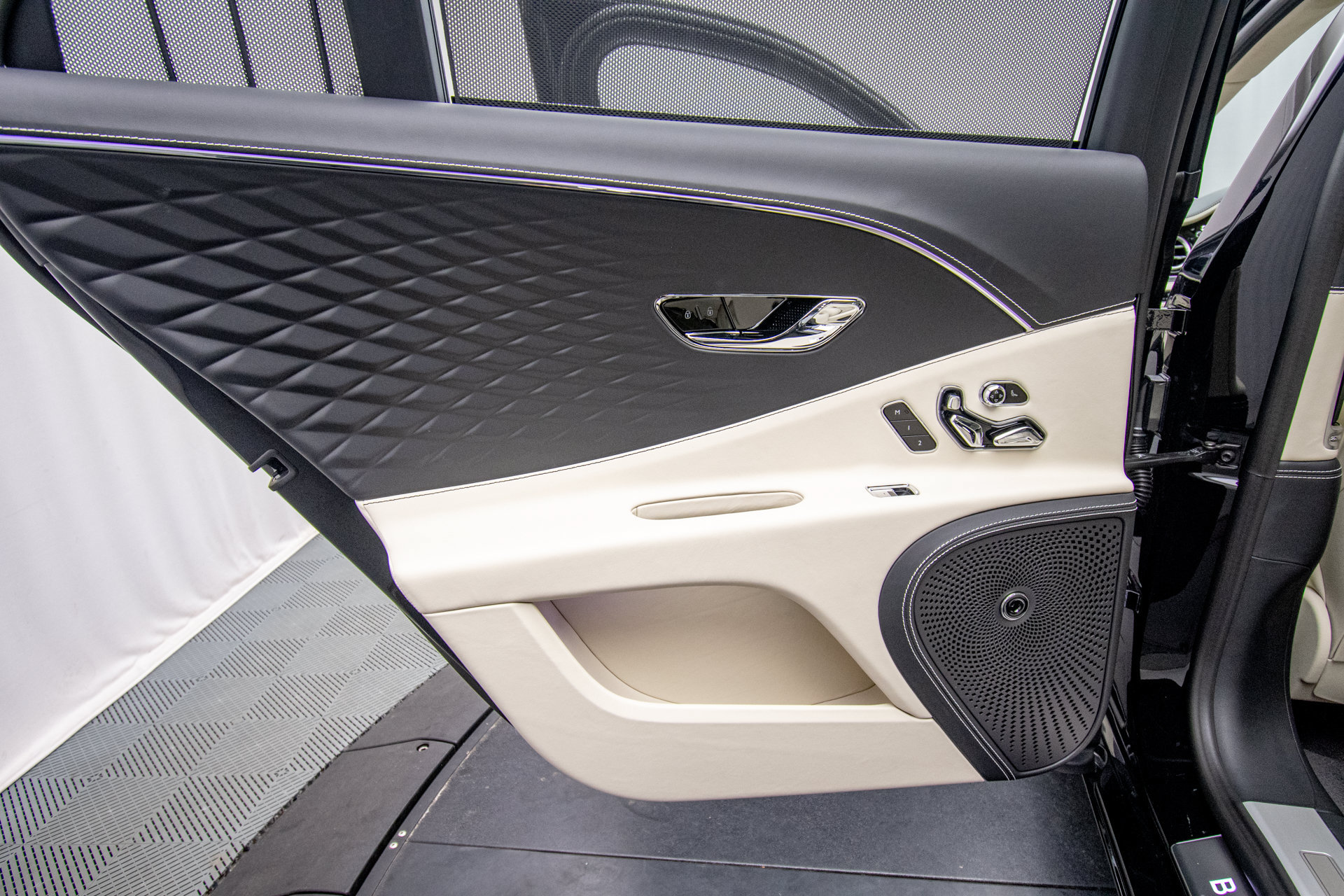 New 2026 Bentley Flying Spur V8 AWD/4WD image 39