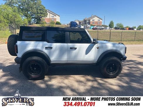 Used 2022 Ford Bronco Badlands image 10