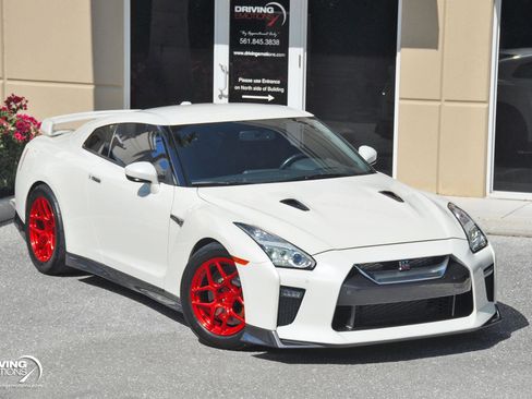 Used 2019 Nissan GT-R Premium image 9