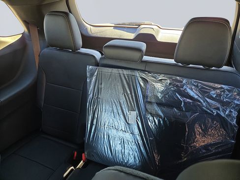 New 2026 Chevrolet Traverse LT w/ Sun and Wheel Package image 14