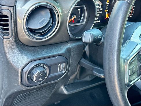 Used 2023 Jeep Gladiator Overland image 11