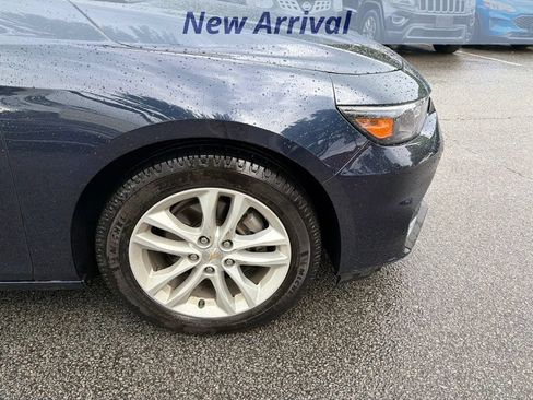 Used 2018 Chevrolet Malibu LT w/ Leather Package FWD image 3