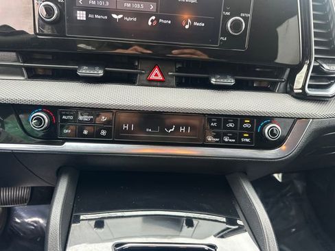 Used 2025 Kia Sportage LX image 34