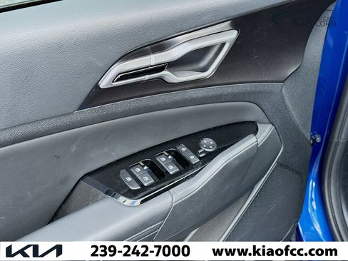 Used 2025 Kia Sportage EX image 21