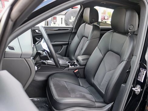 Used 2021 Porsche Macan AWD/4WD image 26
