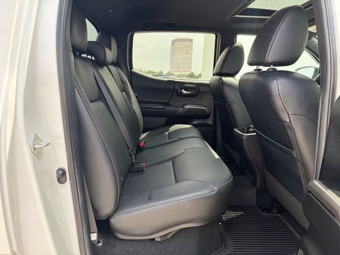 Used 2022 Toyota Tacoma Limited AWD/4WD image 25