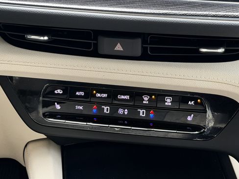 Used 2023 Buick Envision Preferred FWD image 12