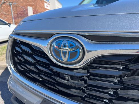 Used 2023 Toyota Highlander Limited image 10