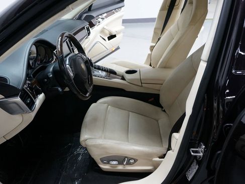 Used 2013 Porsche Panamera GTS image 11