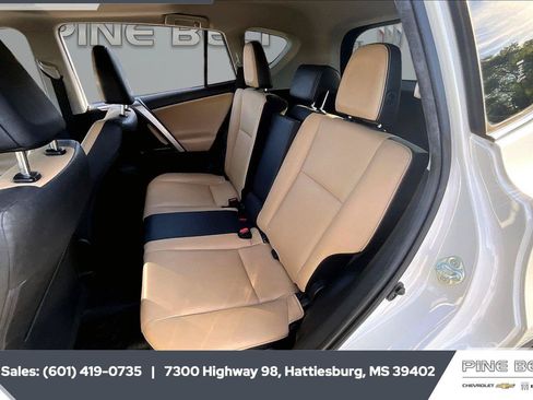 Used 2018 Toyota RAV4 Limited FWD image 19