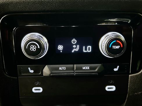 Used 2024 GMC Yukon Denali RWD image 19