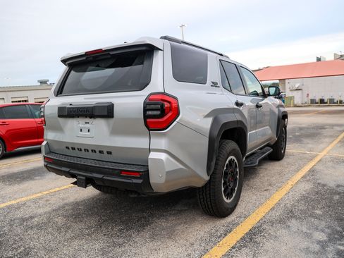 Used 2025 Toyota 4Runner TRD Off-Road Premium AWD/4WD image 8