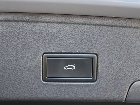 Certified 2024 Volkswagen Atlas Cross Sport SEL R-Line image 32