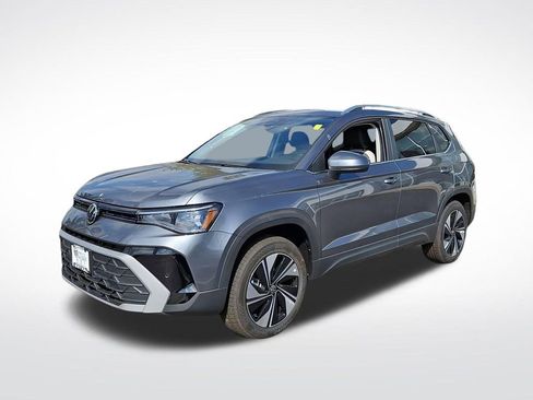 New 2025 Volkswagen Taos SE image 3