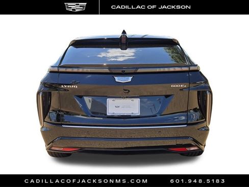 Certified 2024 Cadillac Lyriq Luxury AWD/4WD image 24