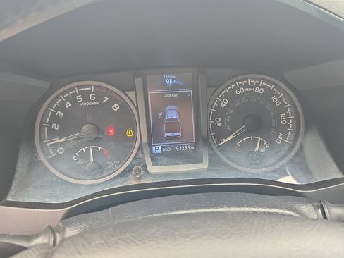 Used 2020 Toyota Tacoma TRD Off-Road w/ Technology Package AWD/4WD image 15