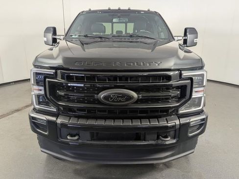 Used 2022 Ford F250 Lariat w/ Black Appearance Package image 3