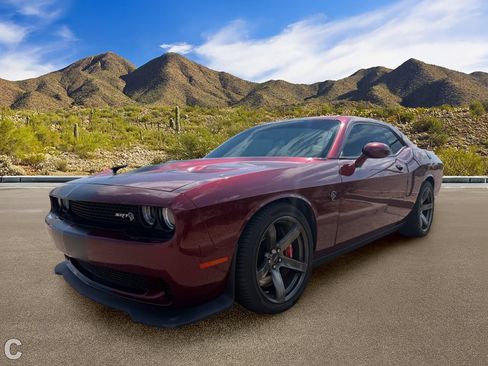 Used 2018 Dodge Challenger SRT Hellcat RWD image 2