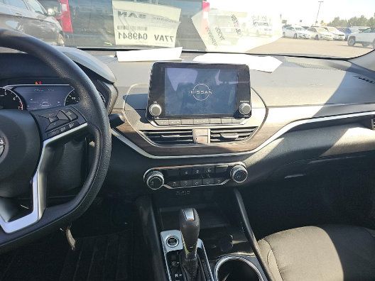 Used 2024 Nissan Altima 2.5 SV FWD image 7