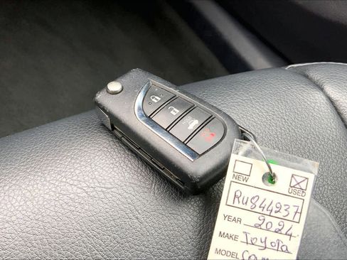 Used 2024 Toyota Camry SE image 13