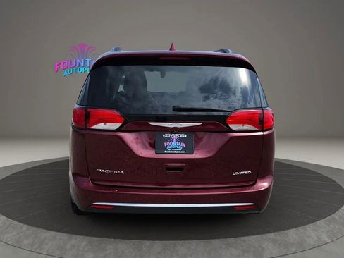 Used 2020 Chrysler Pacifica Limited image 4