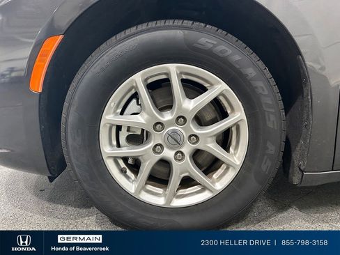 Used 2023 Chrysler Pacifica Touring-L FWD image 13