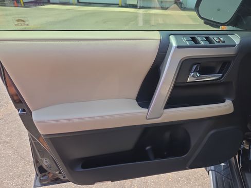 Used 2018 Toyota 4Runner SR5 Premium AWD/4WD image 6
