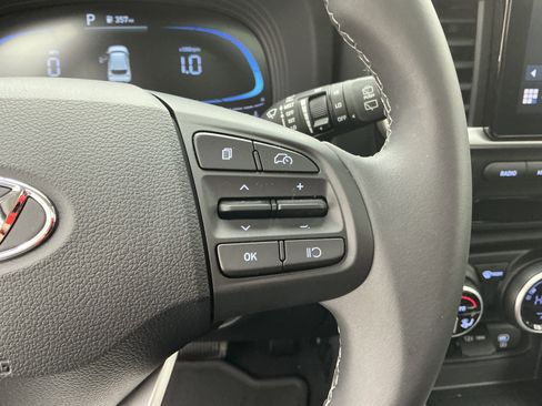 Used 2025 Hyundai Venue SEL image 10