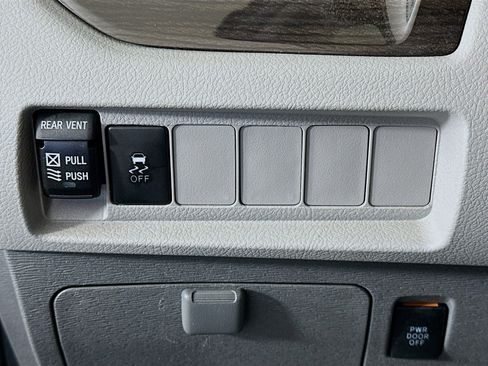 Used 2020 Toyota Sienna XLE image 17