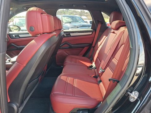 Used 2022 Porsche Cayenne S Platinum image 10