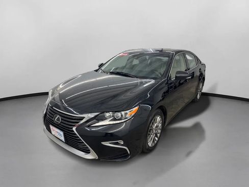 Used 2018 Lexus ES 350 w/ Navigation System Package image 4