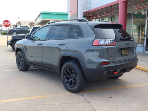 Used 2022 Jeep Cherokee Trailhawk w/ Technology Group B AWD/4WD image 14