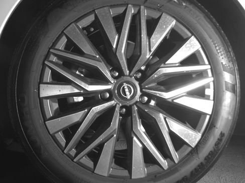 Used 2025 Nissan Altima 2.5 SV FWD image 12