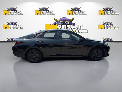 Used 2022 Hyundai Elantra SEL w/ Convenience Package FWD image 4