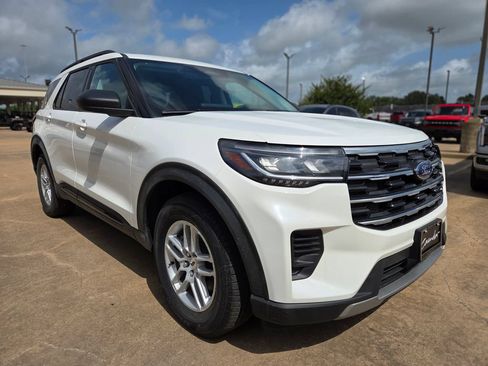 New 2026 Ford Explorer Active RWD image 3