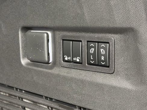 New 2026 GMC Yukon XL Elevation image 35