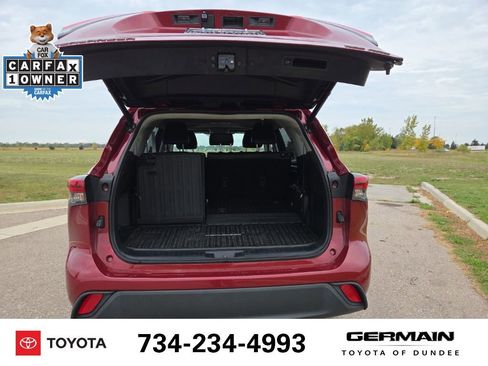 Used 2023 Toyota Highlander XLE image 13