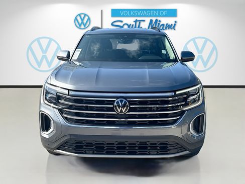 Used 2024 Volkswagen Atlas SE image 2