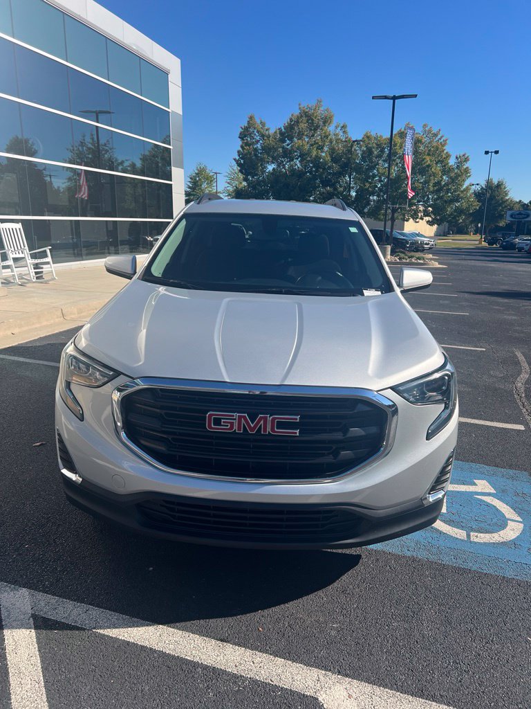 Used 2018 GMC Terrain SLE w/ Driver Convenience Package FWD image 4