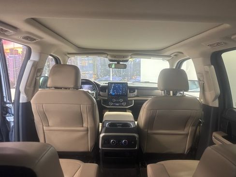 Used 2024 Ford Expedition Limited image 16