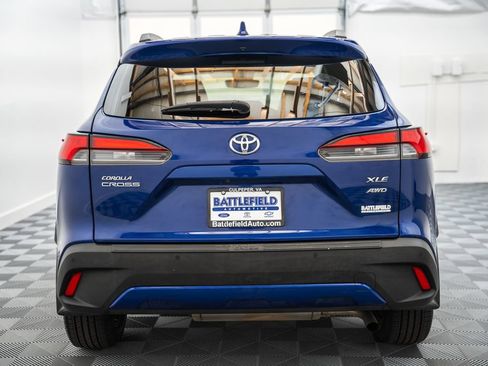 Used 2022 Toyota Corolla Cross XLE w/ Convenience Package AWD/4WD image 7