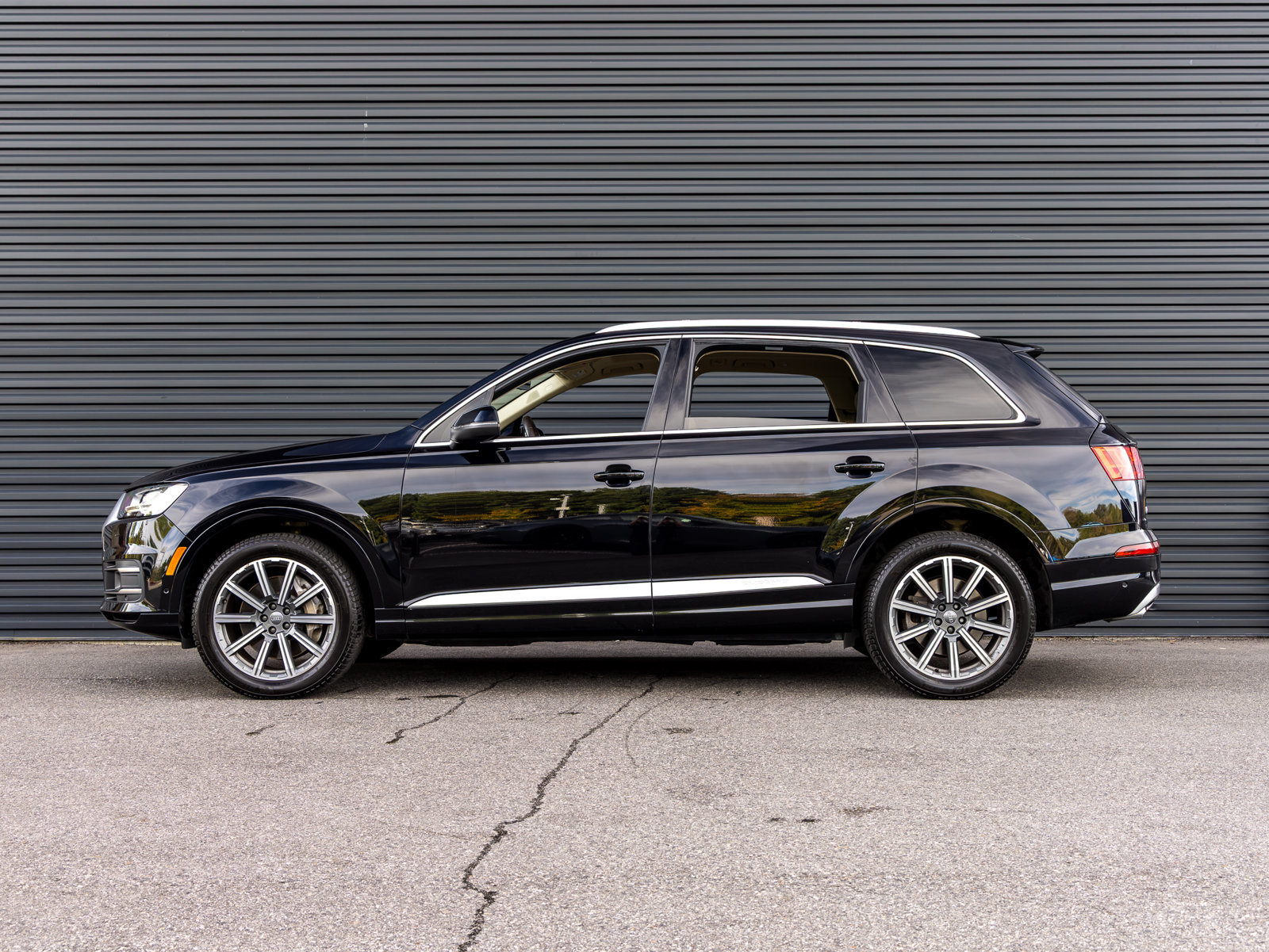 Used 2019 Audi Q7 3.0T Premium Plus w/ Premium Plus Package AWD/4WD image 2